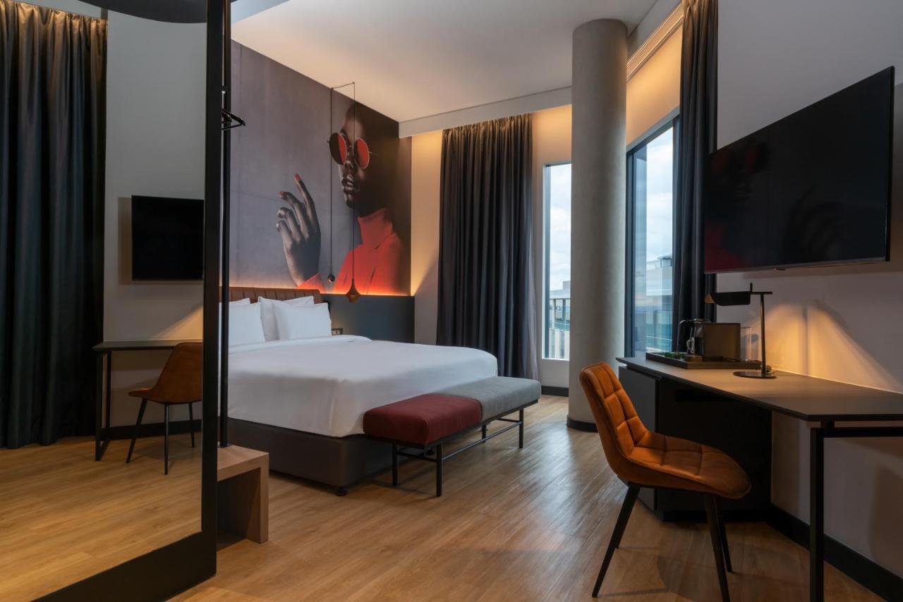Radisson Red Hotel Johannesburg Rosebank Exterior photo