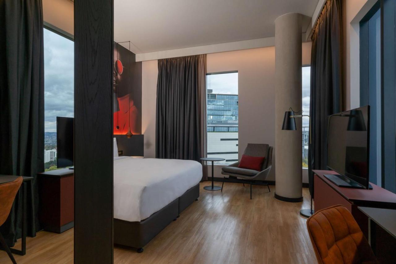 Radisson Red Hotel Johannesburg Rosebank Exterior photo