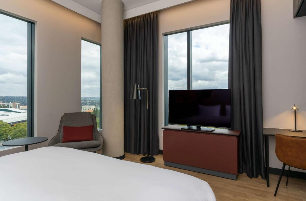 Radisson Red Hotel Johannesburg Rosebank Exterior photo