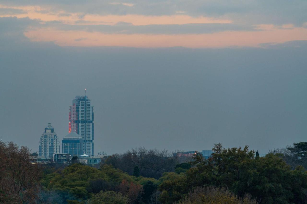Radisson Red Hotel Johannesburg Rosebank Exterior photo