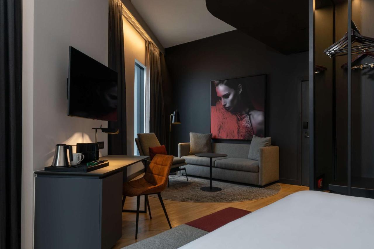 Radisson Red Hotel Johannesburg Rosebank Exterior photo