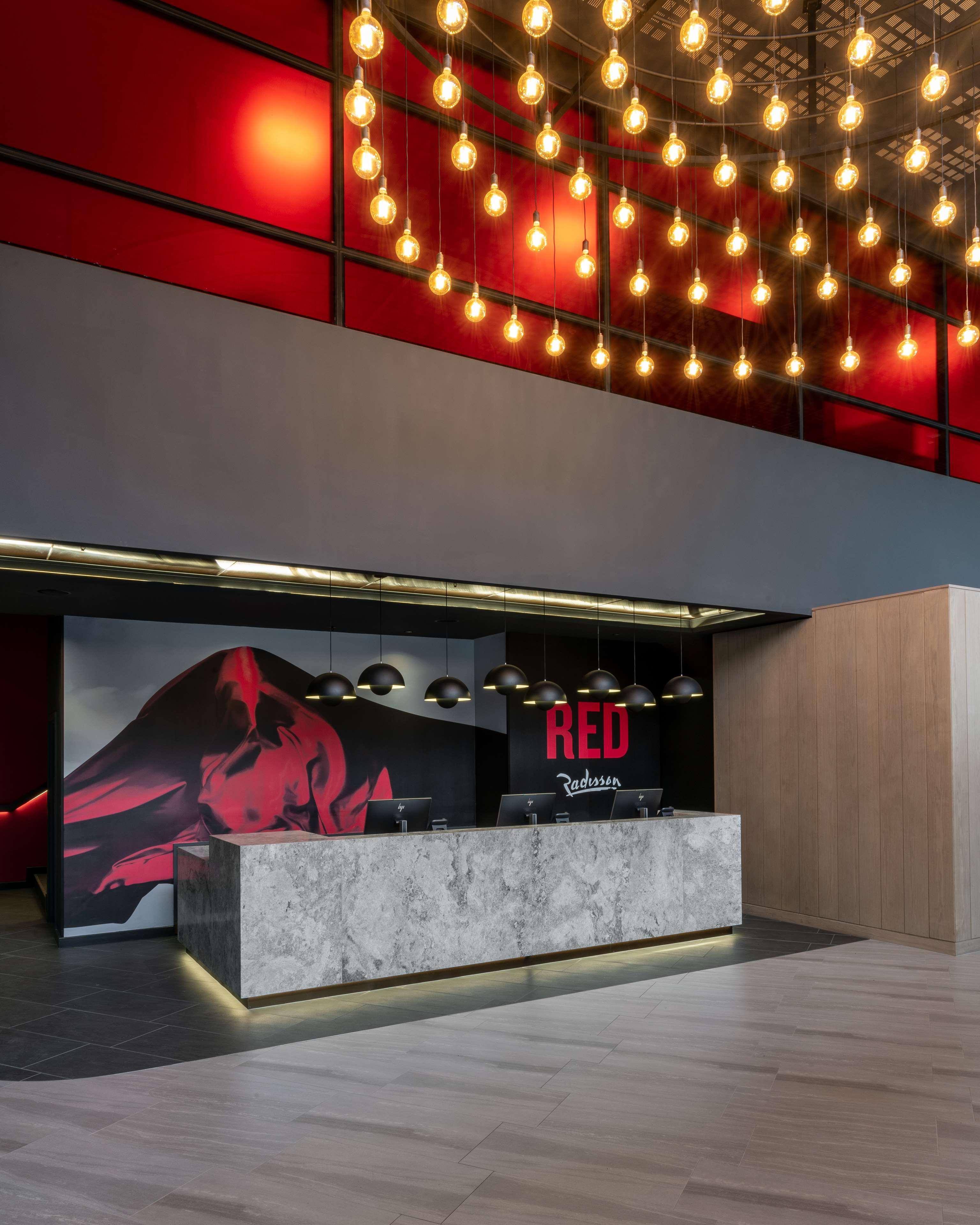 Radisson Red Hotel Johannesburg Rosebank Exterior photo