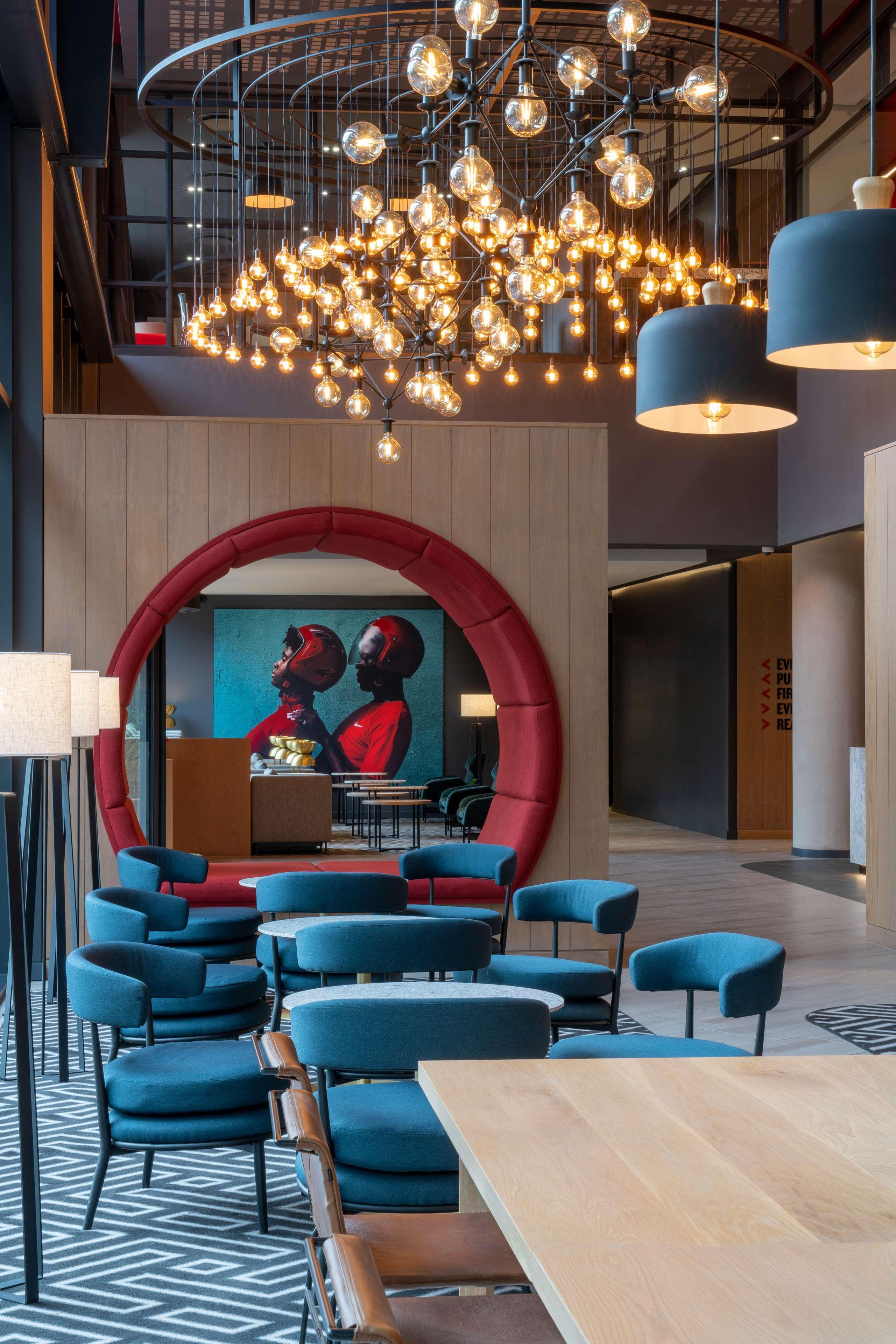 Radisson Red Hotel Johannesburg Rosebank Exterior photo