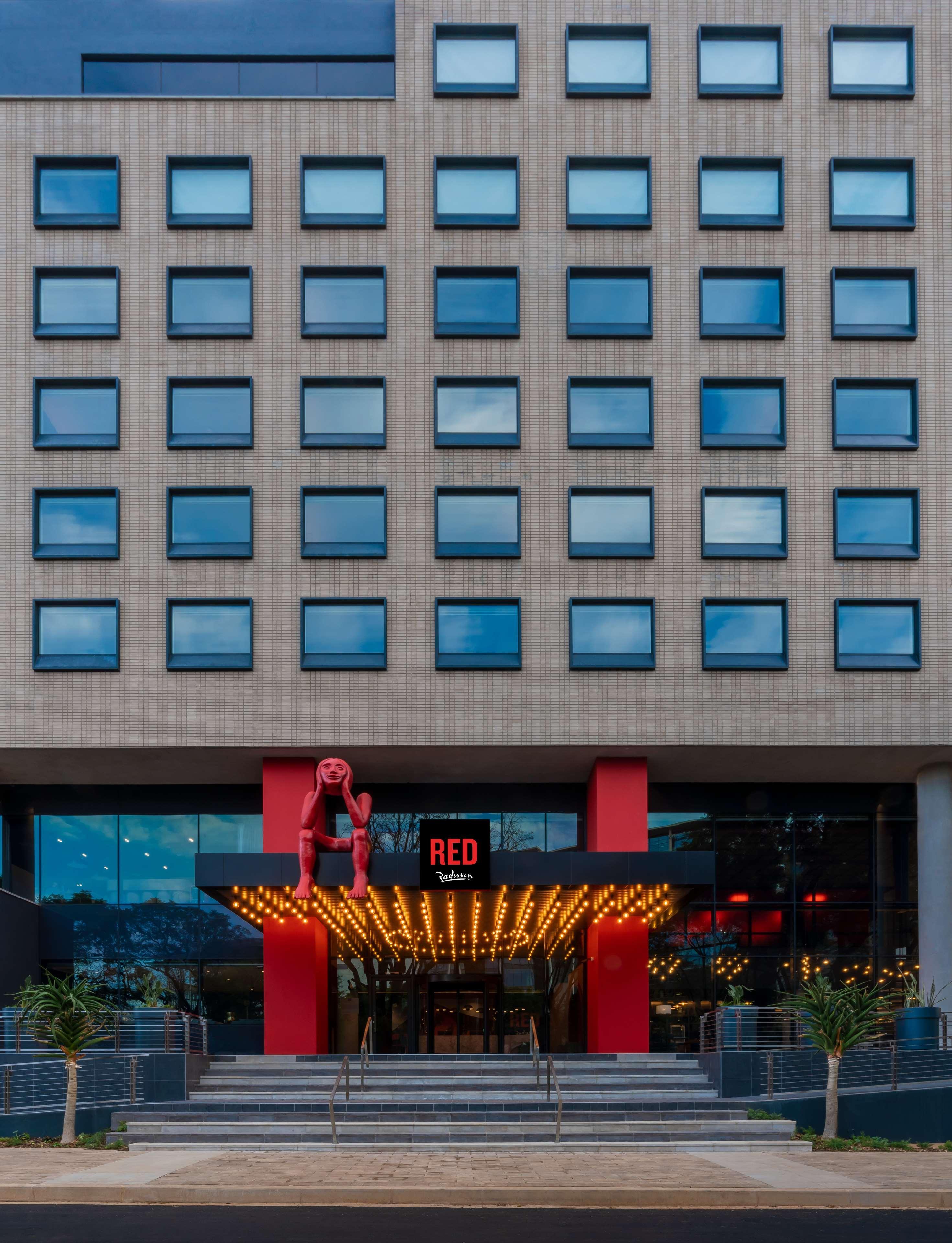 Radisson Red Hotel Johannesburg Rosebank Exterior photo