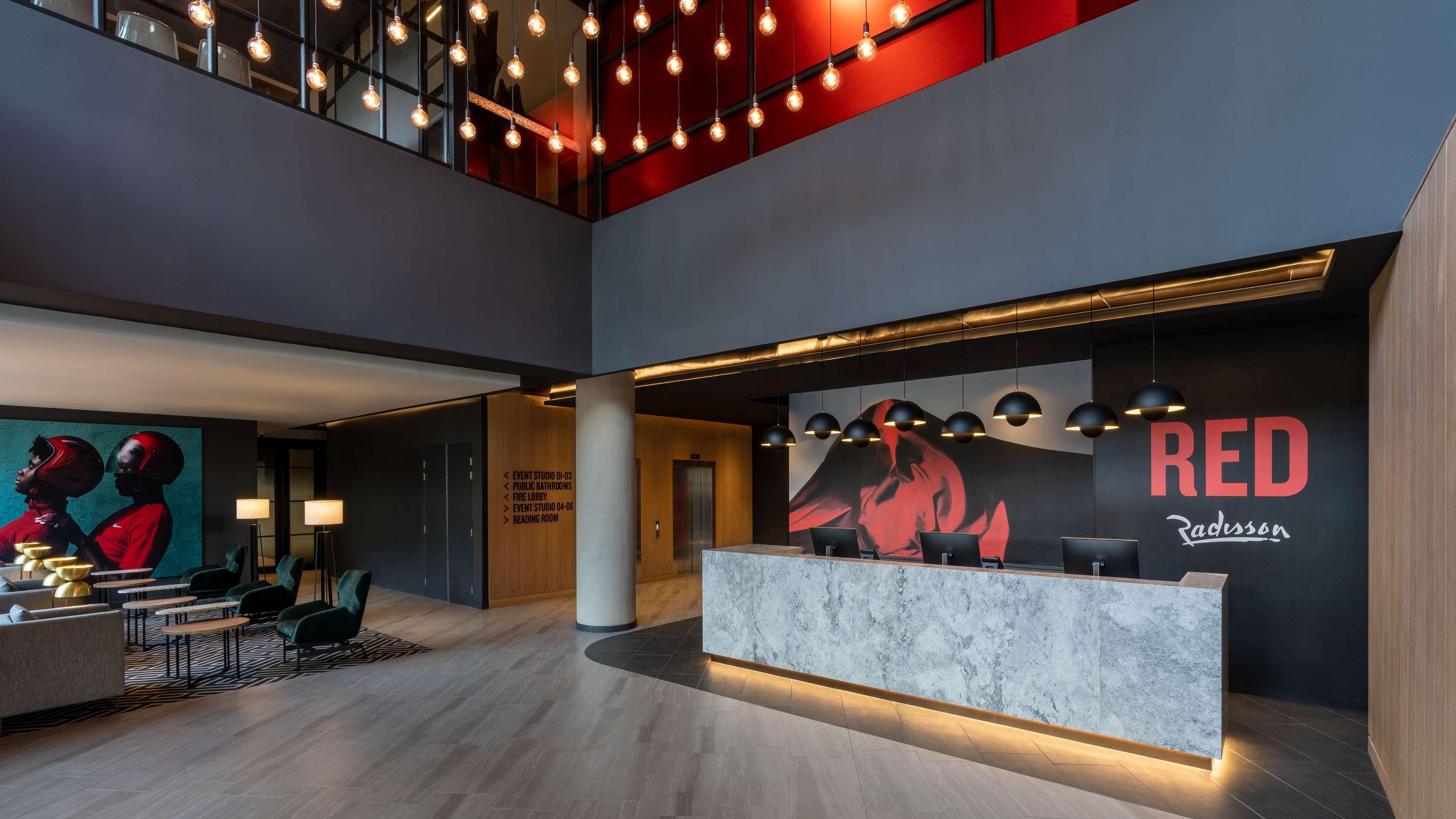 Radisson Red Hotel Johannesburg Rosebank Exterior photo