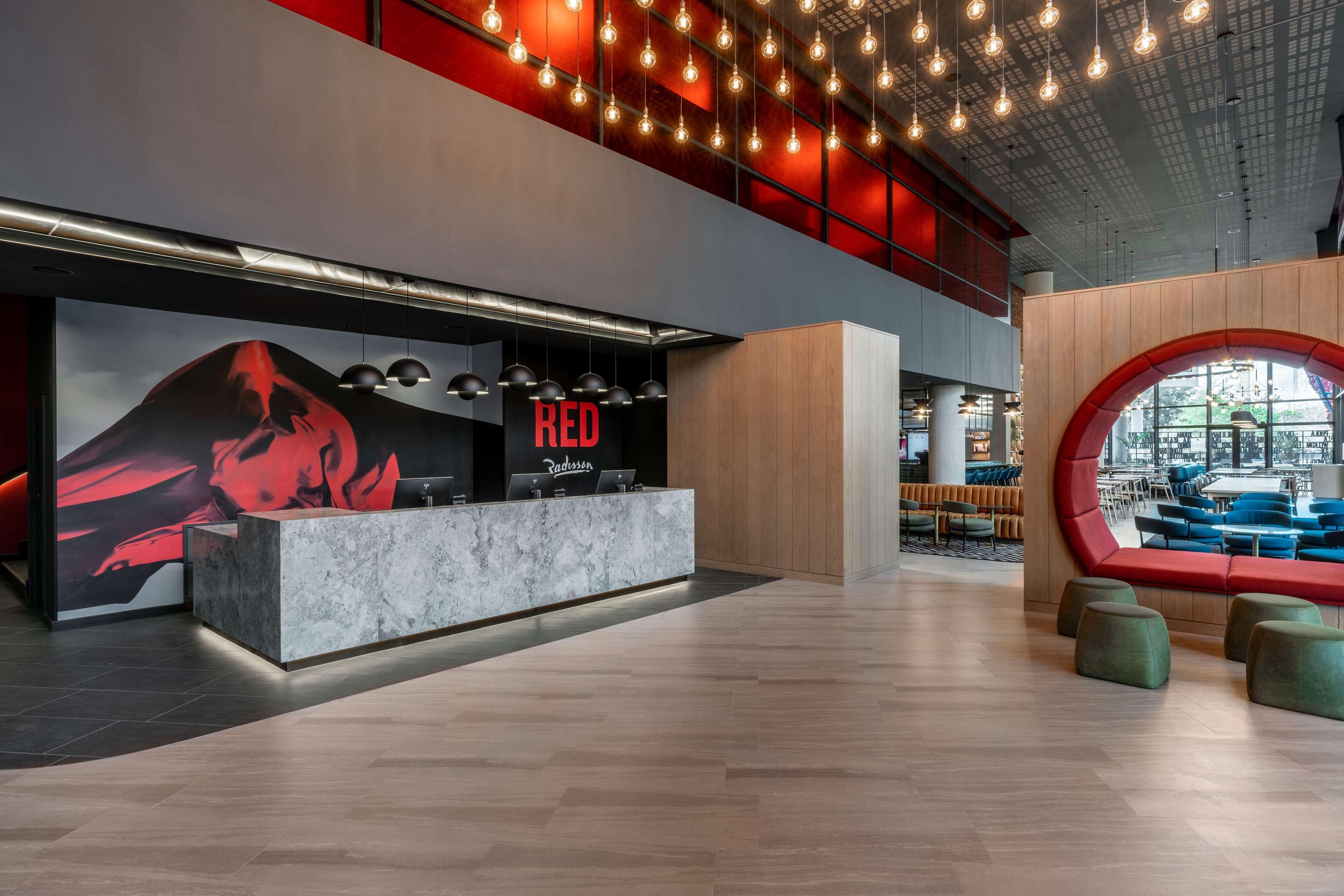 Radisson Red Hotel Johannesburg Rosebank Exterior photo