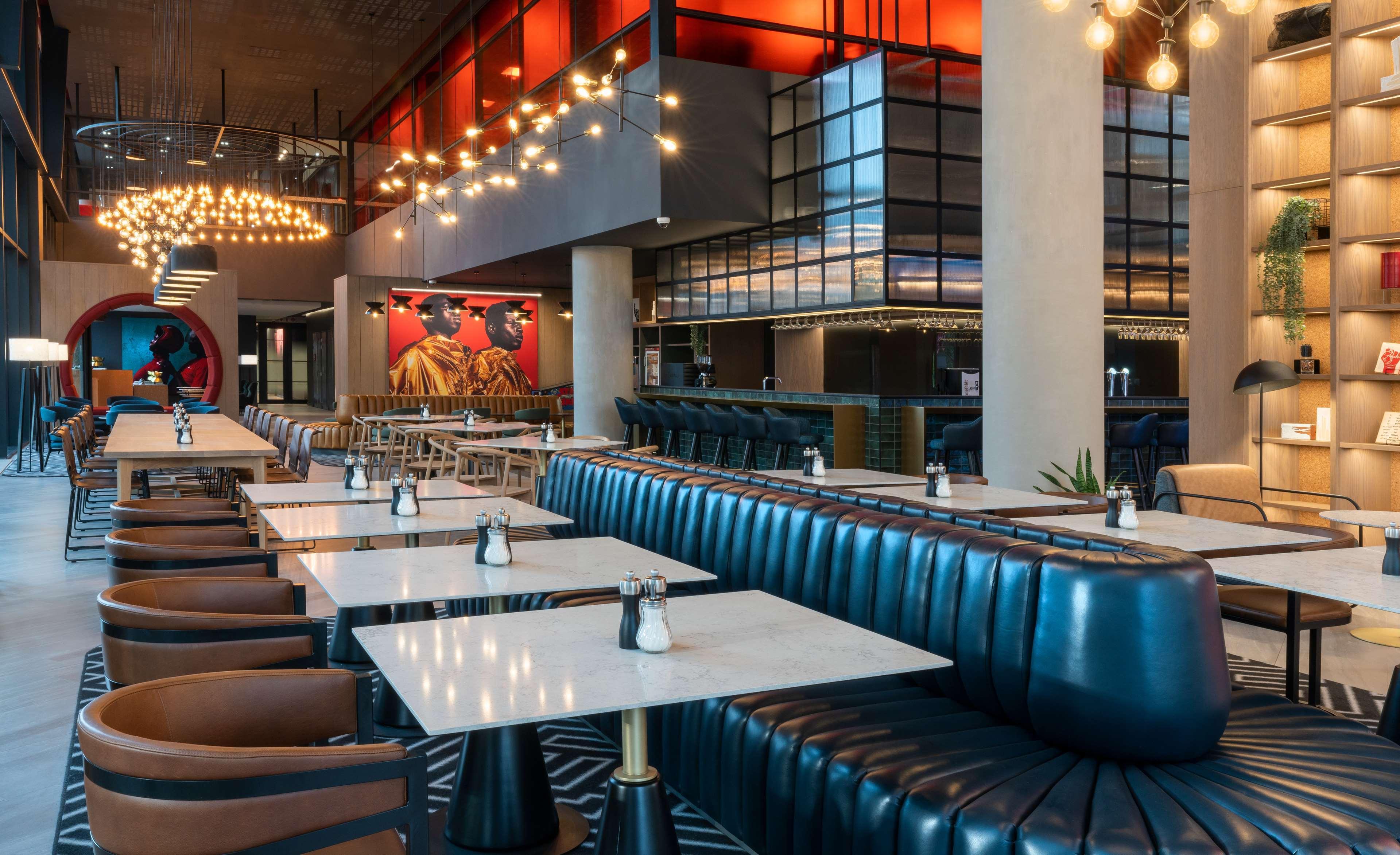 Radisson Red Hotel Johannesburg Rosebank Exterior photo