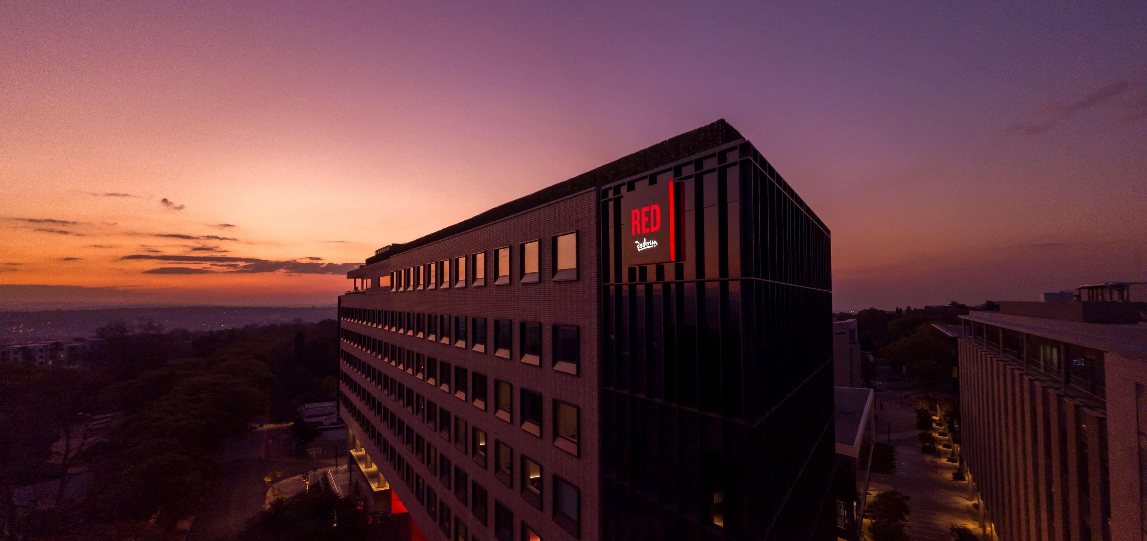 Radisson Red Hotel Johannesburg Rosebank Exterior photo