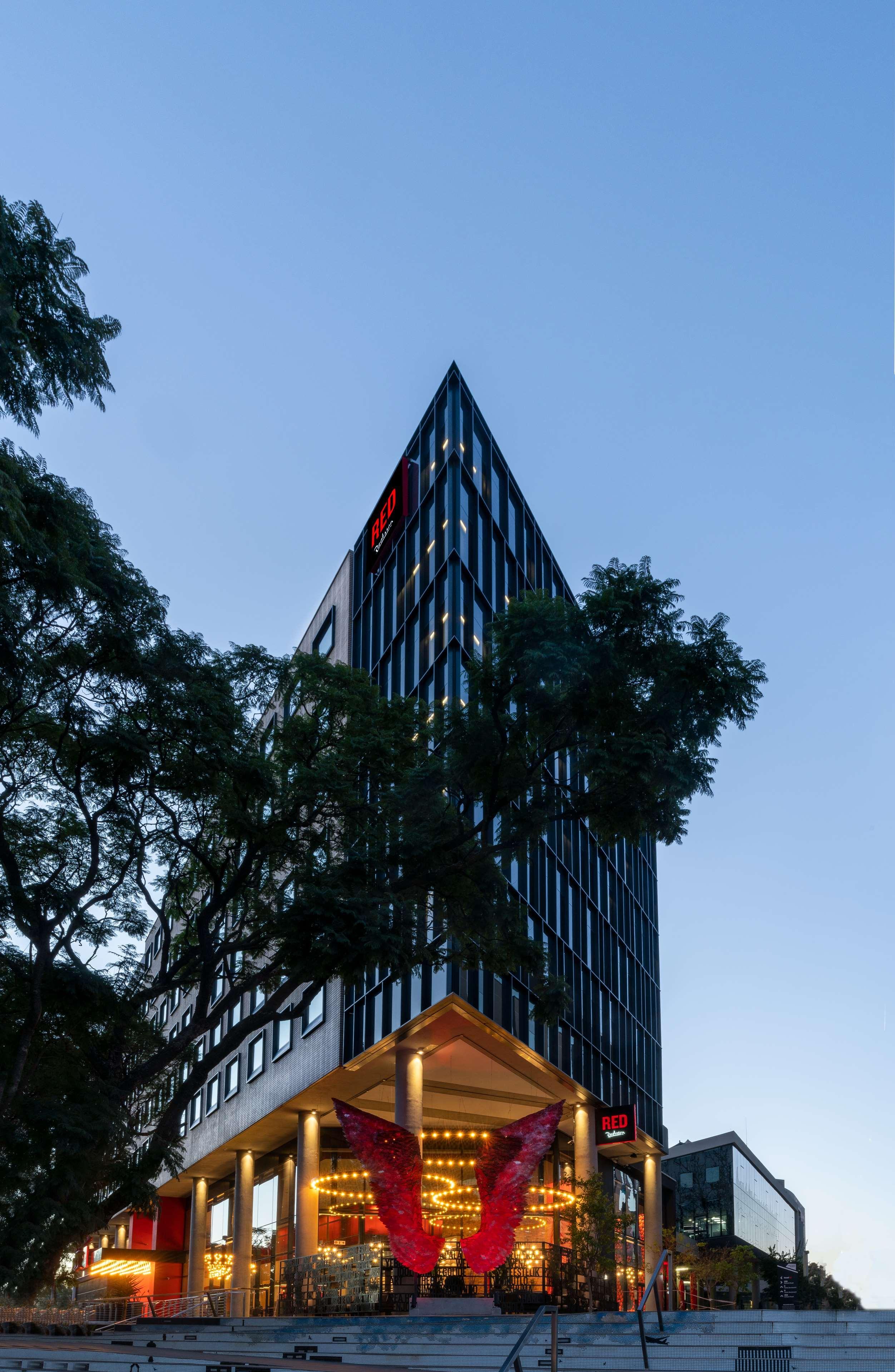 Radisson Red Hotel Johannesburg Rosebank Exterior photo