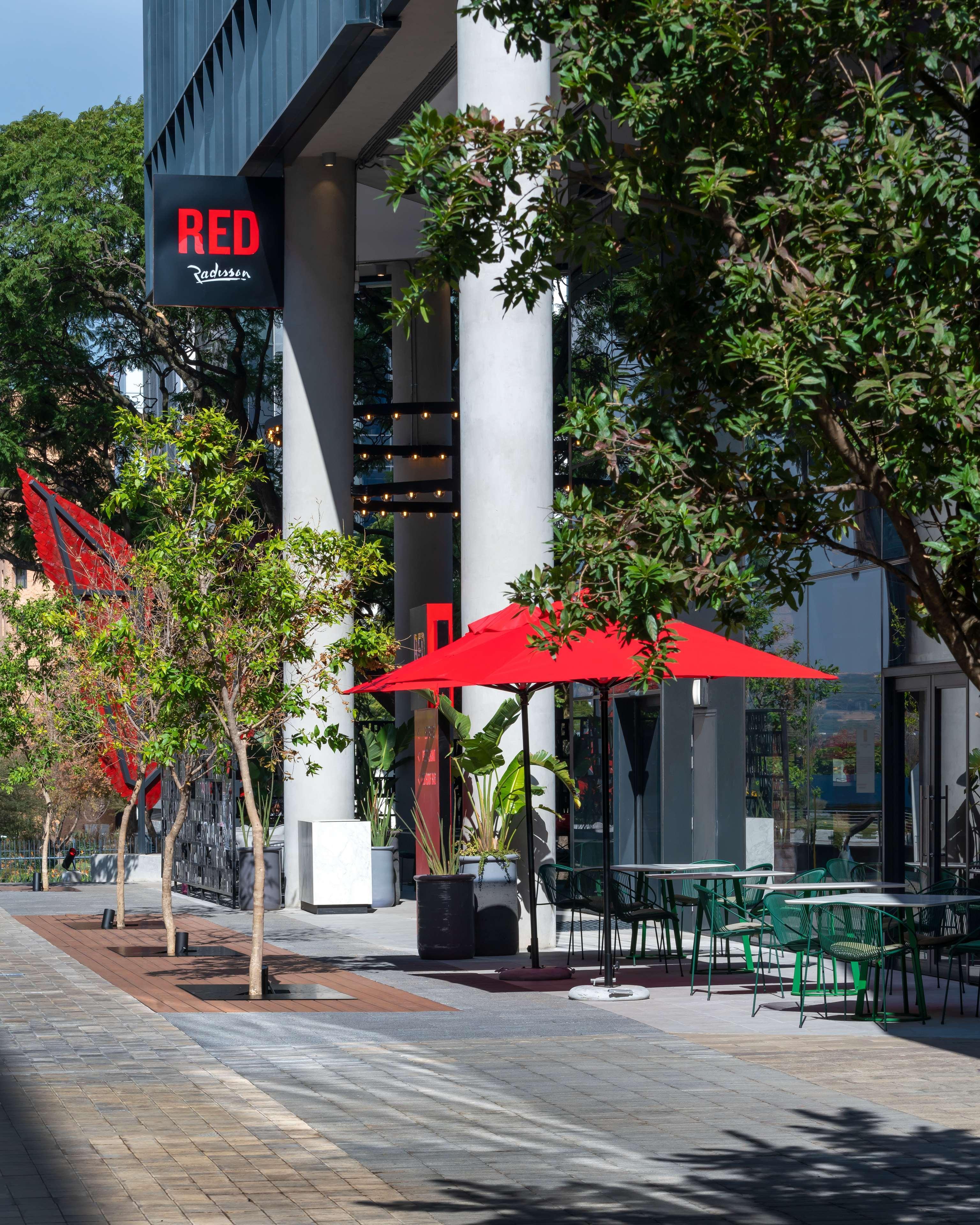 Radisson Red Hotel Johannesburg Rosebank Exterior photo