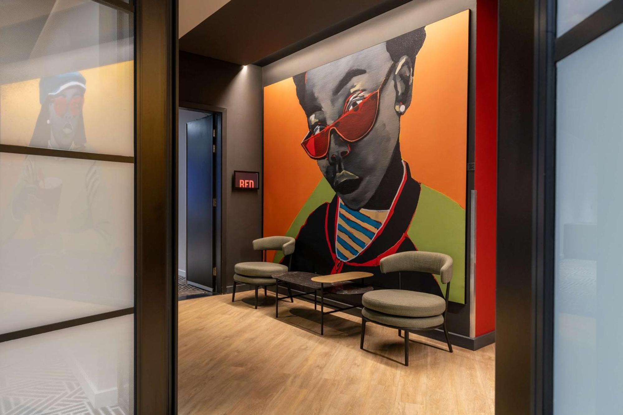 Radisson Red Hotel Johannesburg Rosebank Exterior photo